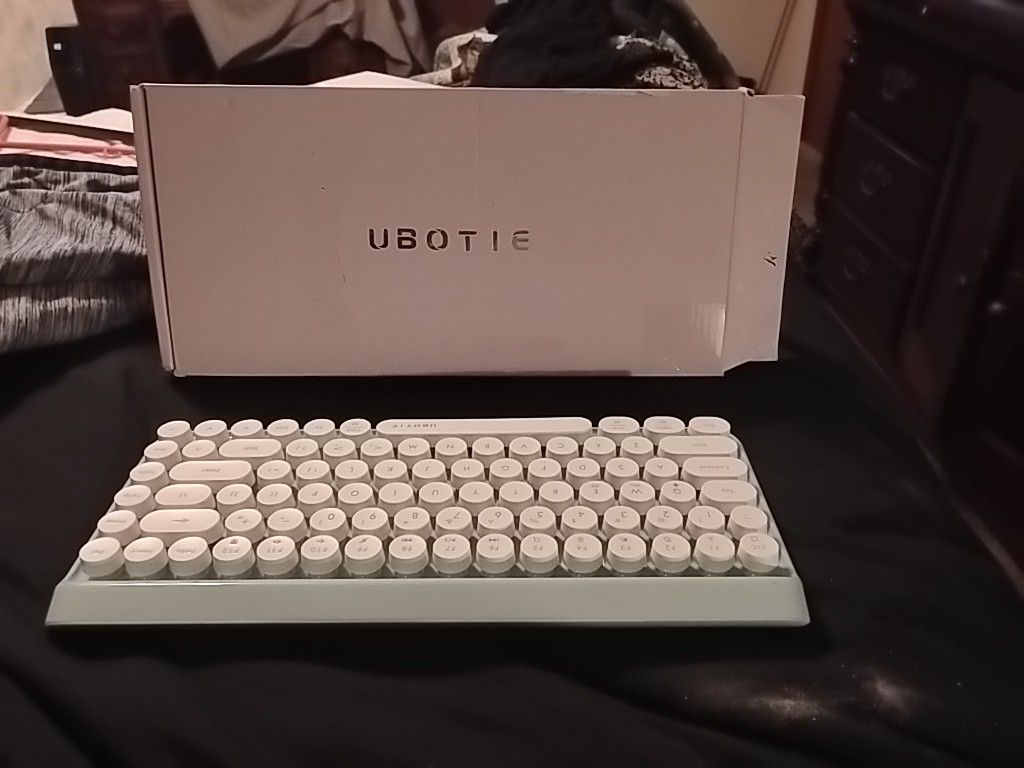 Ubotie Wireless Bluetooth Keyboard Stylish Portable