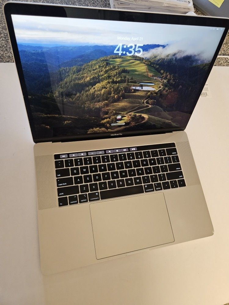 Apple Macbook Pro i7 16gb Ram 2.6ghz 15.4" Screen Sequoia 15.3.1 OS 2019