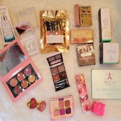 Vibrant Makeup Sets for Every Occasion and Style! house beyond