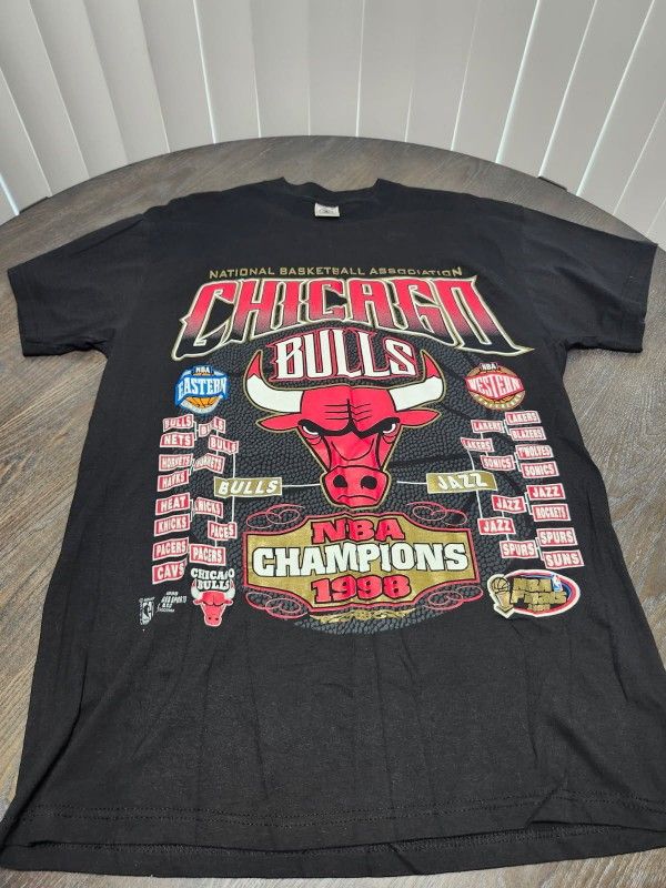 Vintage Chicago Bulls 6 Peat T-shirt/Michael Jordan