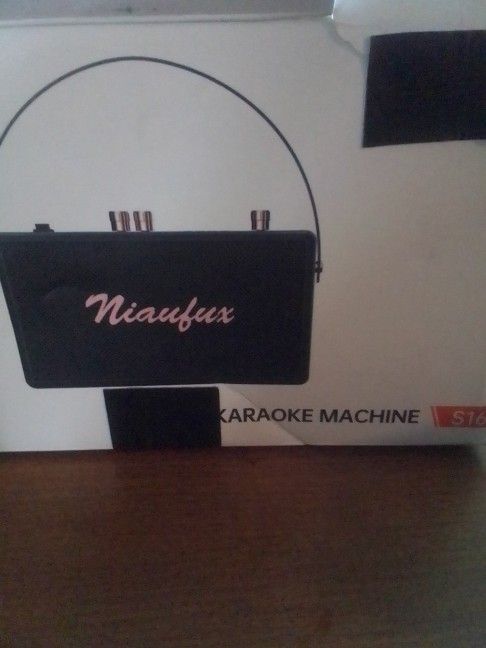 Kareoke Machine W 2 Mics