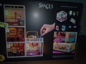 Mini brands space mini ice scooper light up toy
