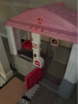 Step 2 Pink Happy Home Cottage - Kids House