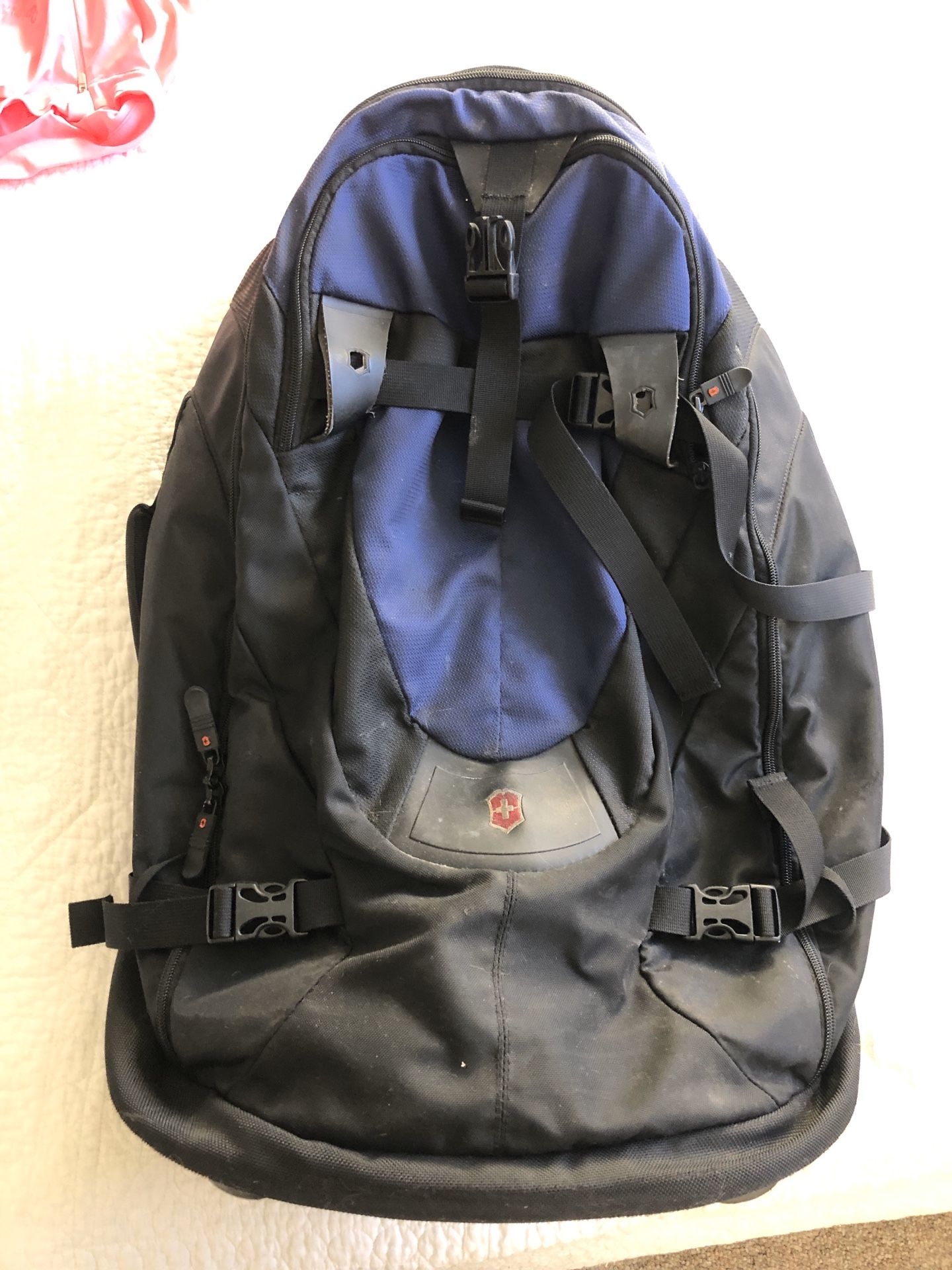 Victorinox Swiss Army rolling suitcase backpack