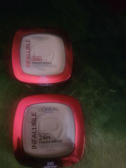 L'Oréal Paris Infallible Fresh Wear Foundation in a Powder in shade 245 Radiant Honey.