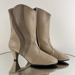 HILL & DALE Vintage 1970s Designer Tan Beige Leather Swirl Low Heel Ankle Boots