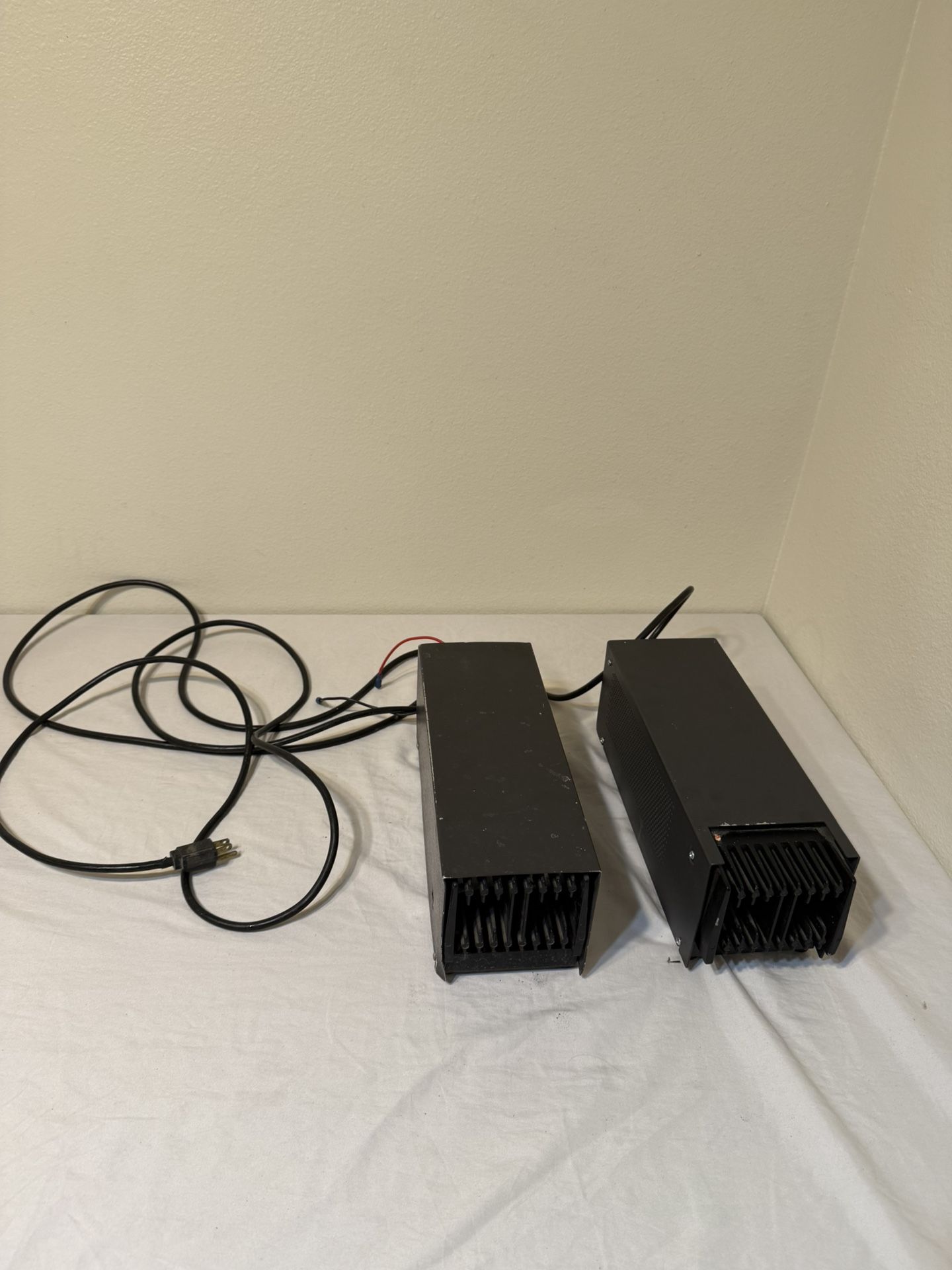 2x Motorola Base Station Power Supplies (HPN1004A & HPN31SCA) – As-Is