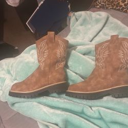 Brand New Women’s Boots Size 9