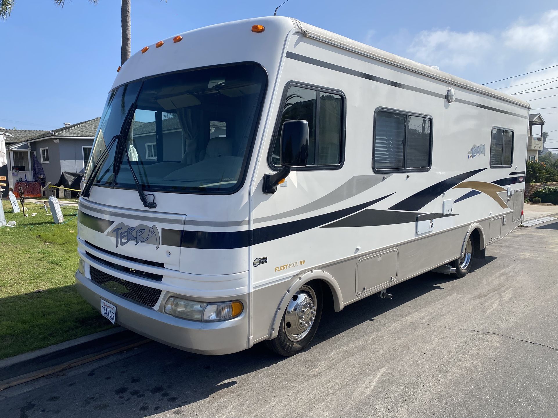 2003 Fleetwood Terra RV 26ft low mileage Clean