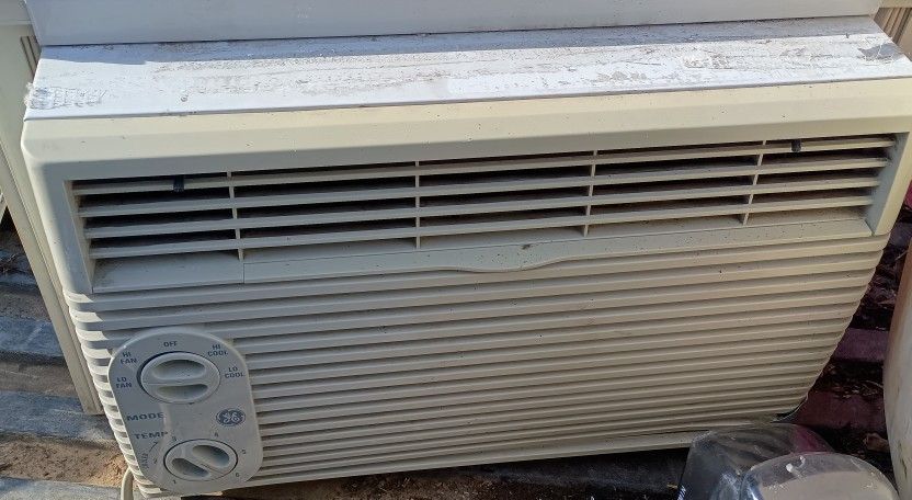5000 BTU Window Air Conditioner Works Great, Try And Buy! $49
