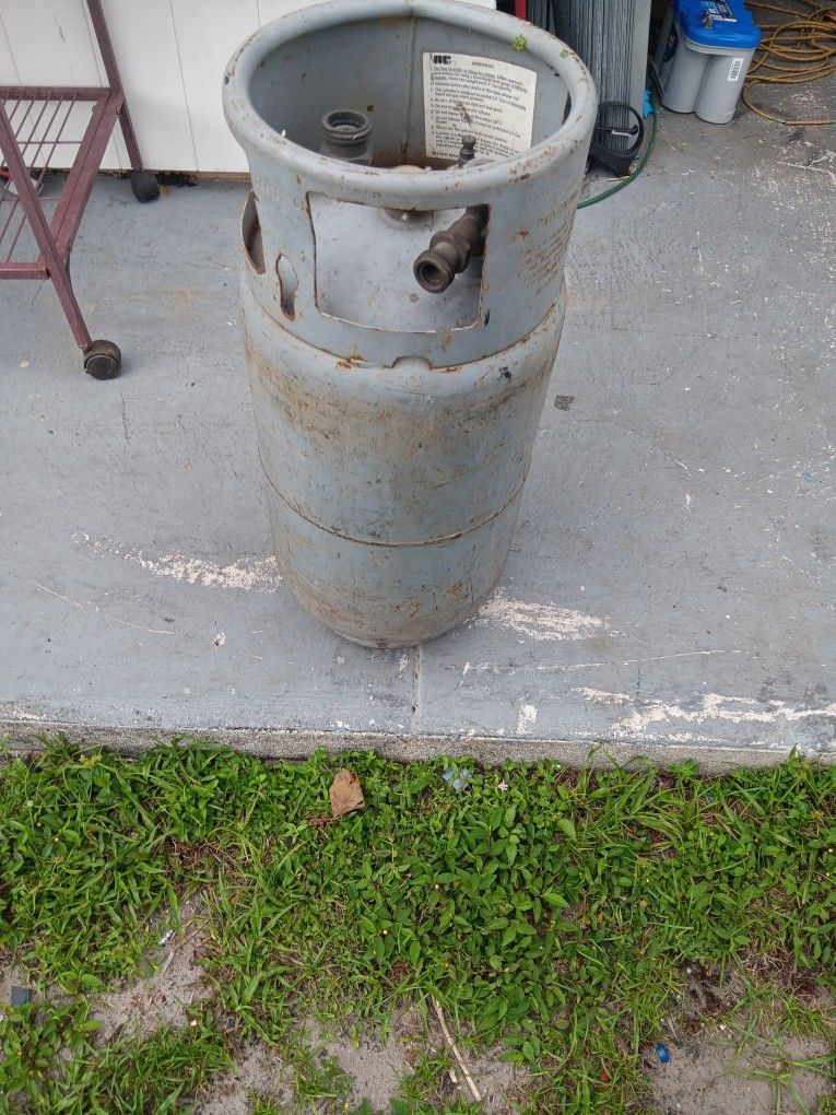 Lp Tanks For Forklifts 33 Lbs Full $60