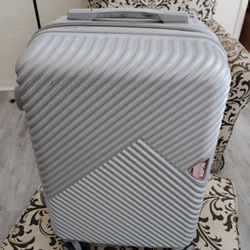 Carry-on Roller Suitcase 