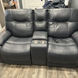 Living Spaces Love Seat 