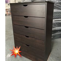 Dresser No Knobs 