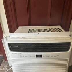 8,000 BTU AC UNIT