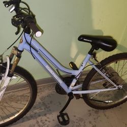 Roadmaster 24-inch Granite Peak girls' mountain bike