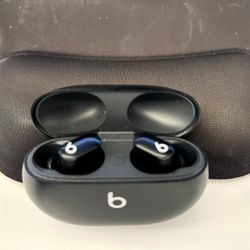 Beats Studio Buds 3 Pieces