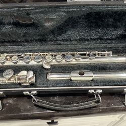 Yamaha 385 Silver Flute With Case - Great Condition