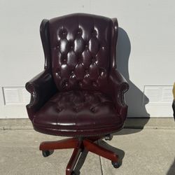 Modern Light Gray Sectional Sofa with Left Chaise and Black Legs