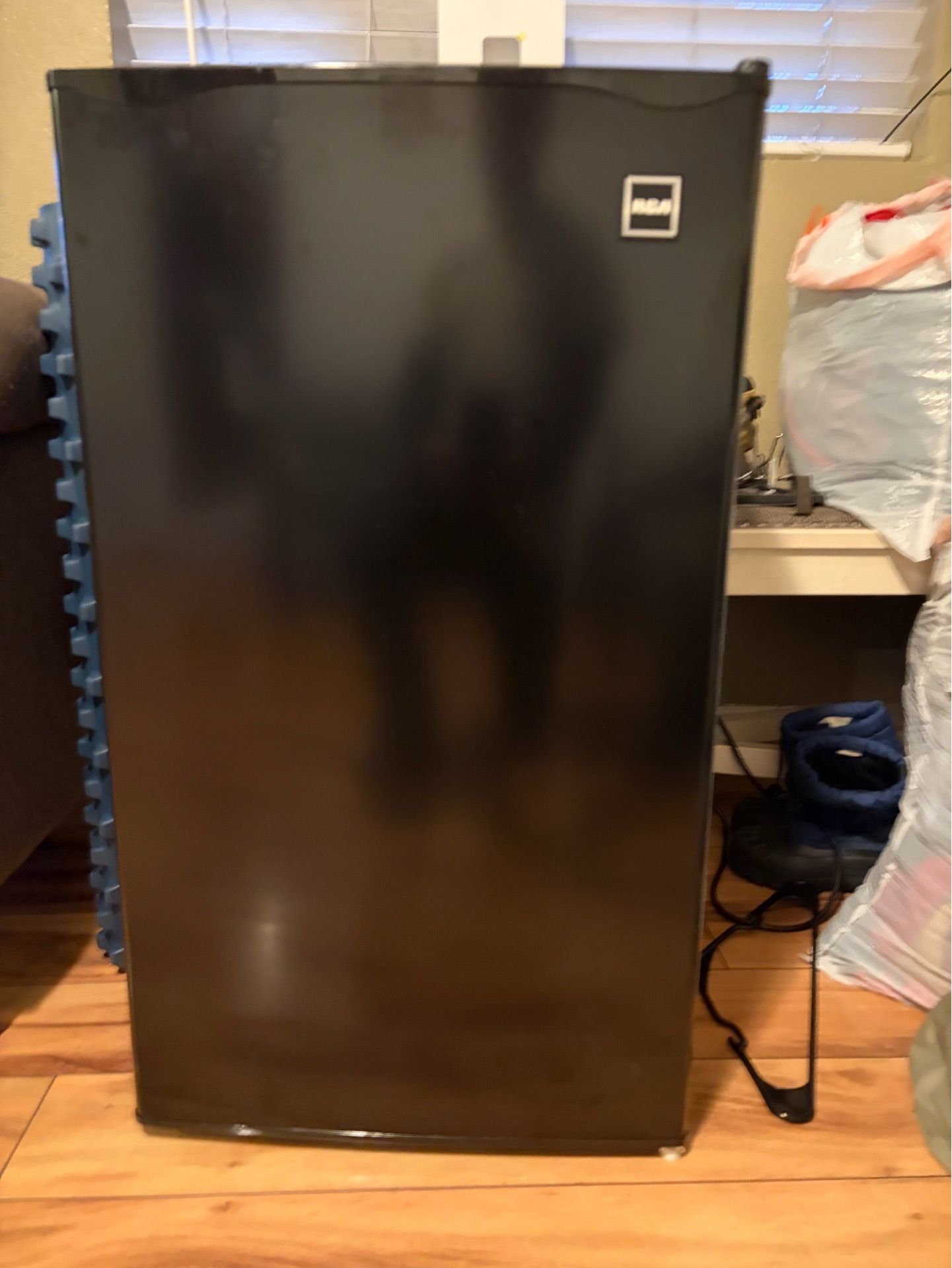 RCA MINI FRIDGE