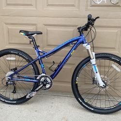 Diamondback Lux sport 27.5 Mountian Bike