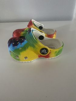 tie dye crocs size 4c