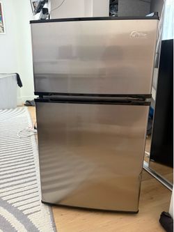 Mini fridge