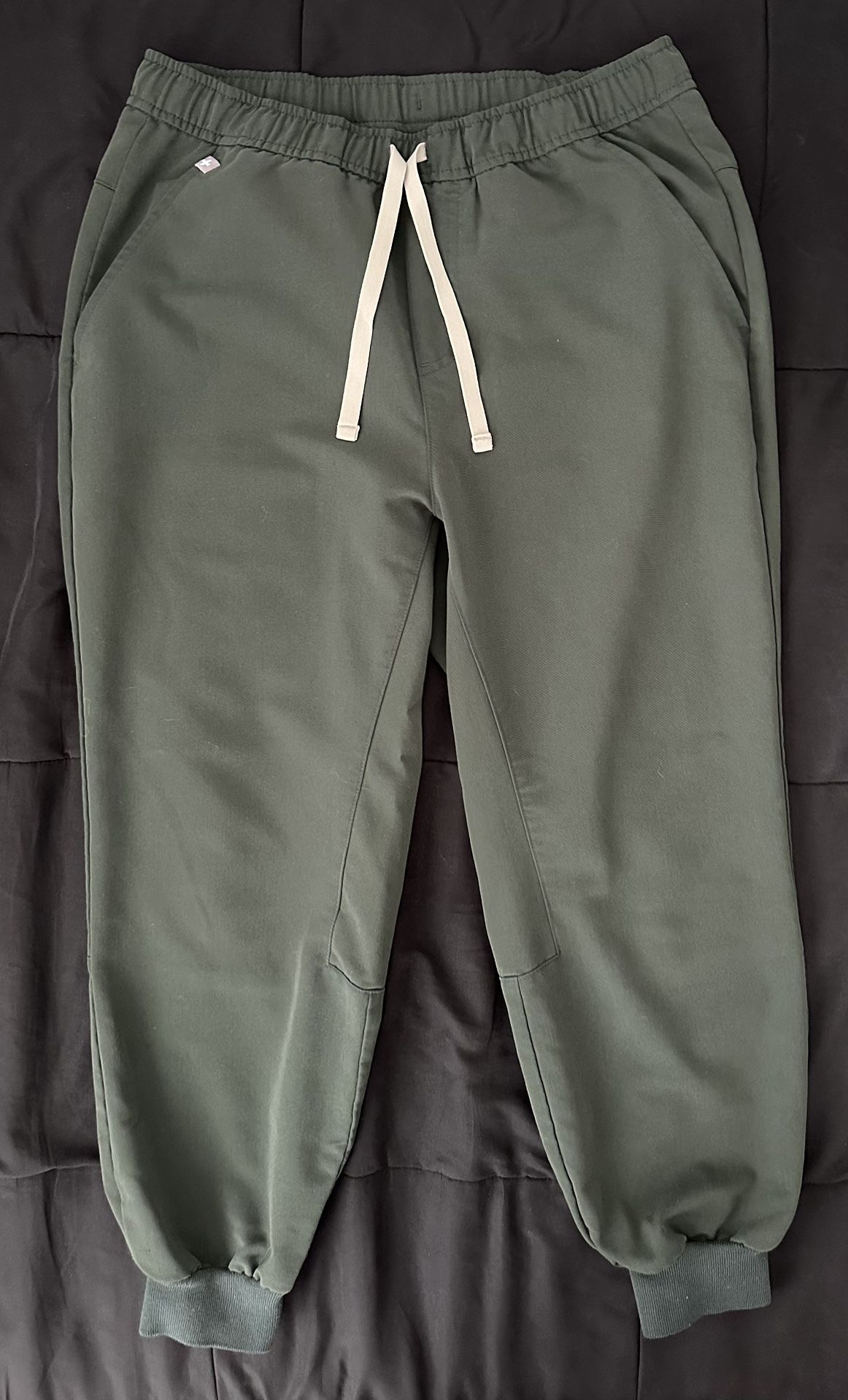 FIGS Joggers Scrub Pants, Dark Moss, Size Small Short, Style# M21SW20515, PO# 2359