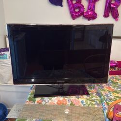 Samsung 31.5” HDTV Monitor 