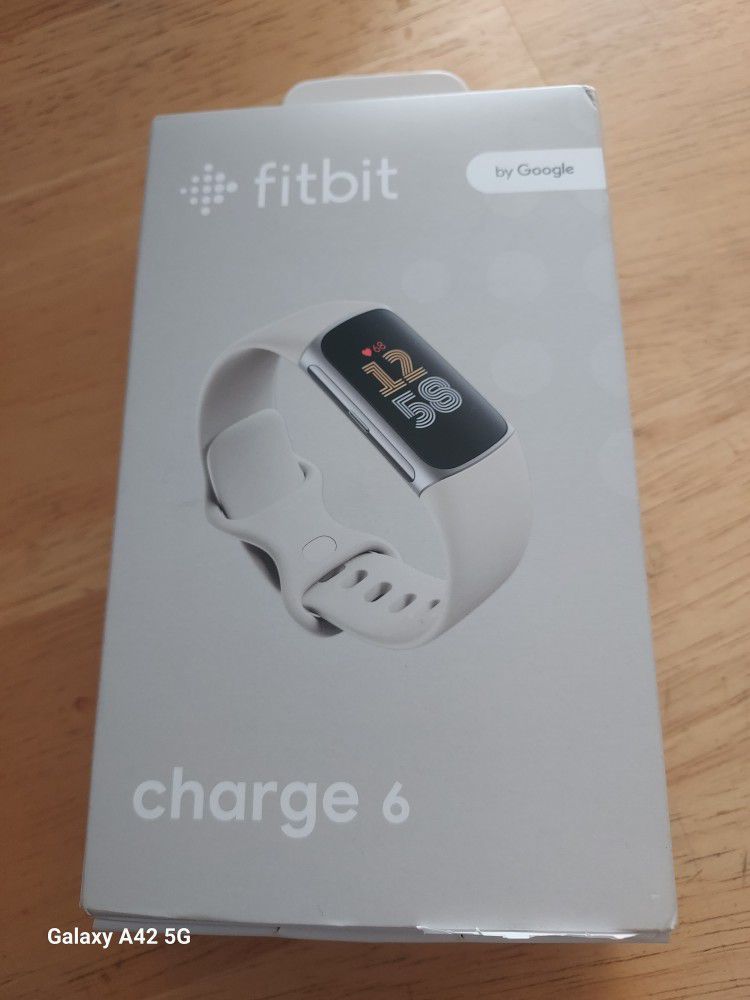Fitbit Charge 6  It is like new, it was only used for about two months and it is in good condition.