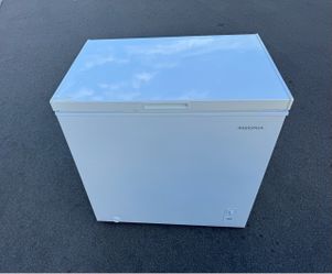 Freezer large household deep chest with internal light (delivery available)