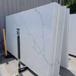 QUARTZ STONE SLABS SUPER JUMBO IN CALACATTA CARRARA MARBLE 📏Each slabs cover  75.7 sq.ft, Thickness 3 cm 🔥Price $999 per Slab🔥 