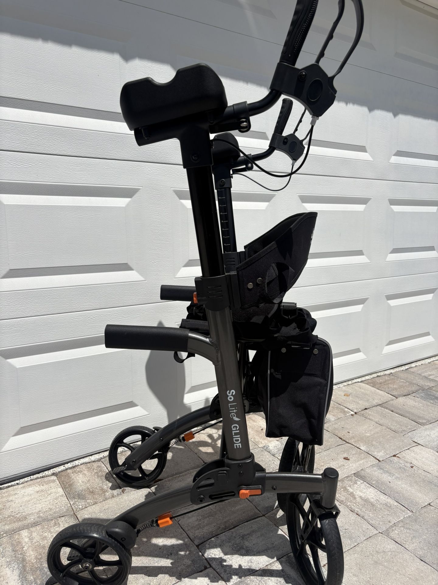 UPRIGHT WALKER