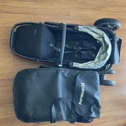 Like new Uppababy Vista stroller and bassinet combo in black