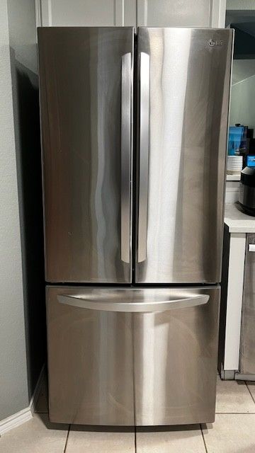 LG Refrigerator (21.6 cu ft.) 