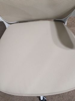 New office or game chair comfortable seating cushion and arms rests