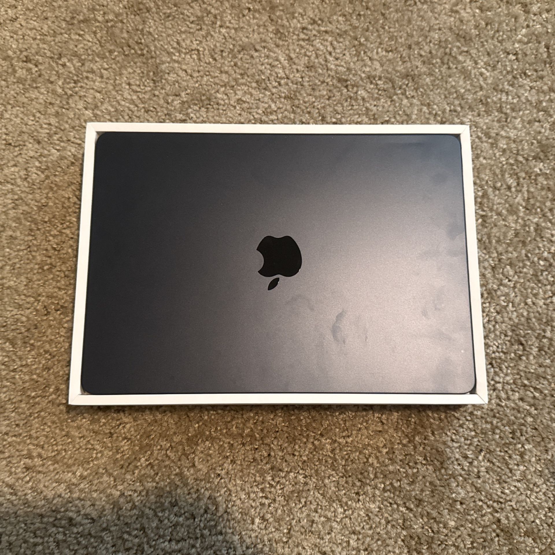MacBook Air 13” M2 8gb 256gb Under Warranty