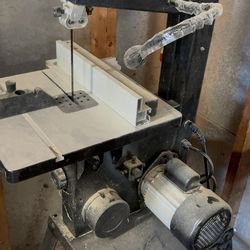 WEN band saw on stand