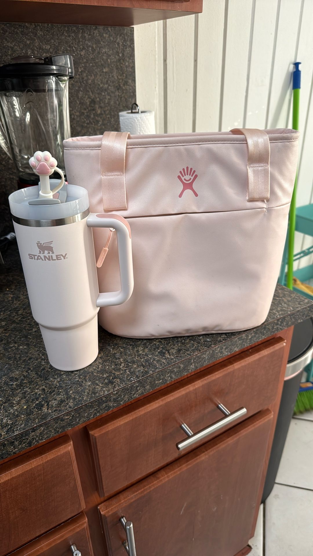 Pink Aesthetic Combo – Tumbler + Lunch Bag