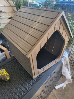 Small Outdoor Weatherproof dog house or cat house