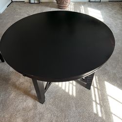 Round table w/4 chairs