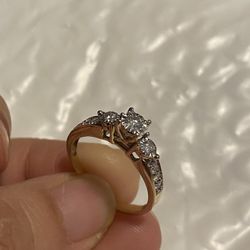 💍 10K Yellow Gold Diamond Ring – Three-Stone Setting (Size 8)