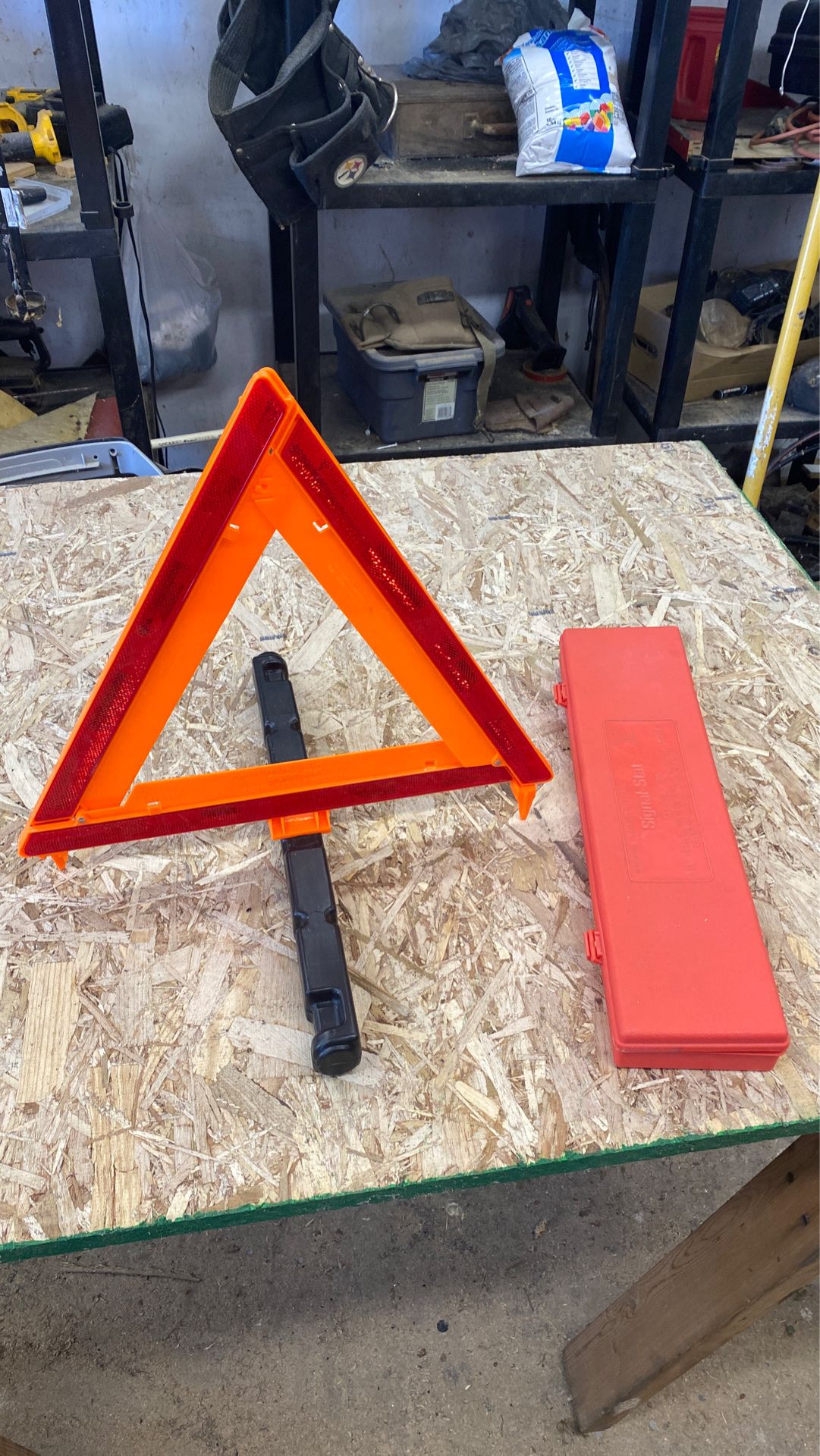 Safety triangle with case