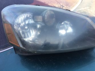 2006 Nissan Altima right head light