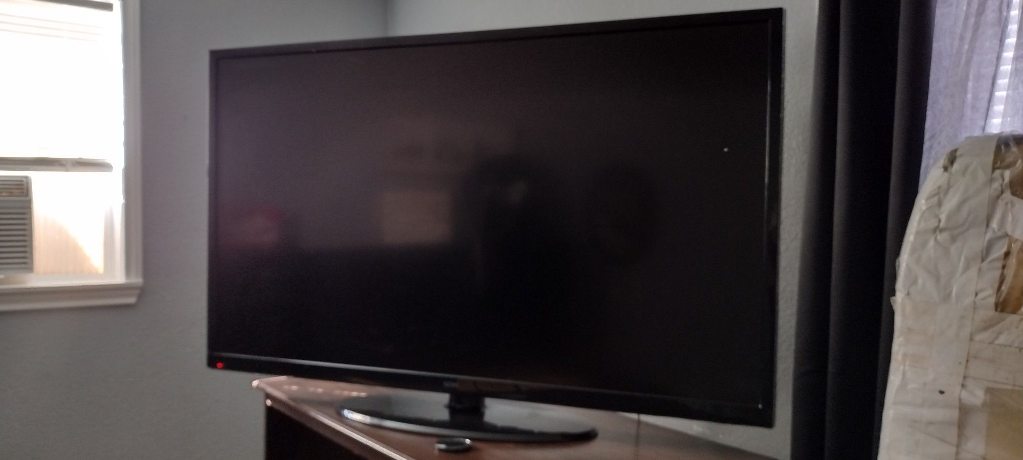 60 inch Seiki TV with oval stand