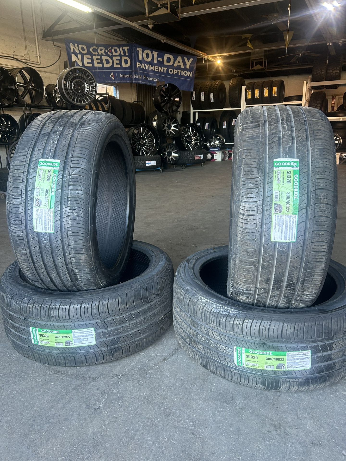 305 40 22 Brand New Tires