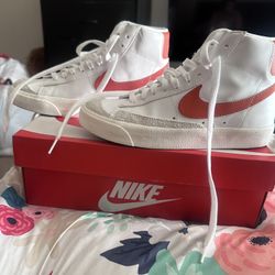 Nike Women's Shoe