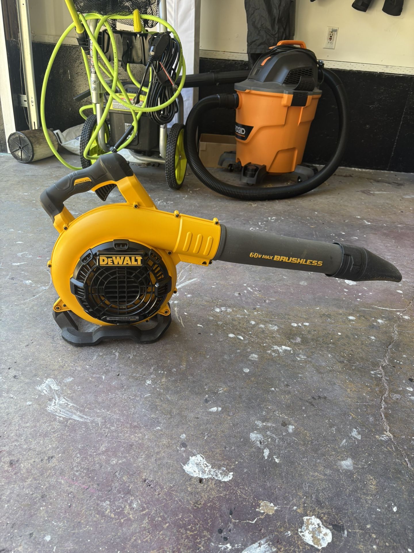 $80 Dewalt Leaf Blower 60volt