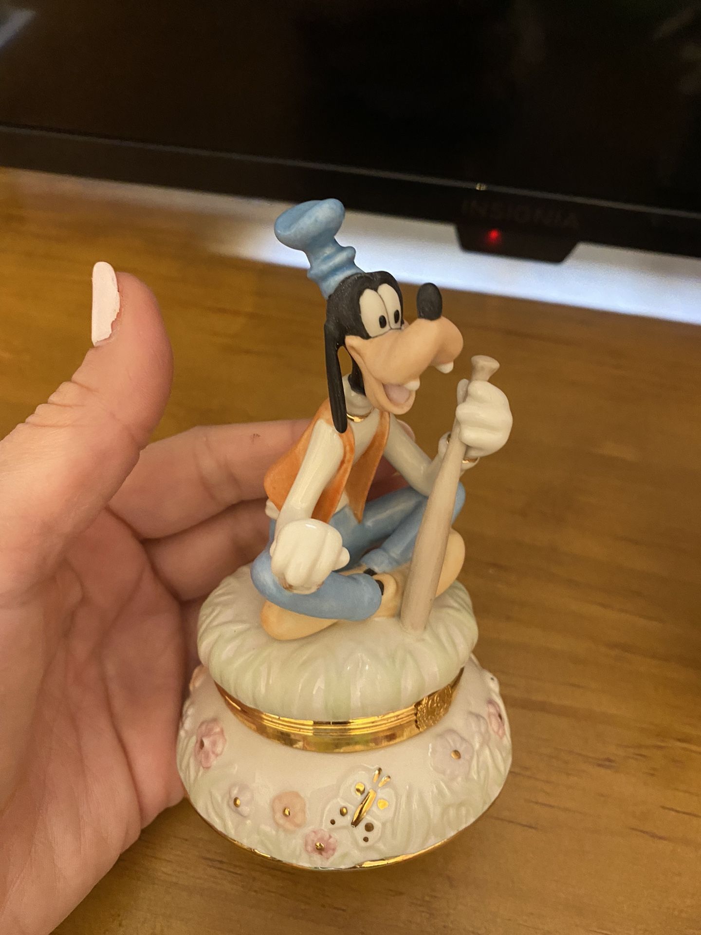 Disney lenox Treasures With goofy