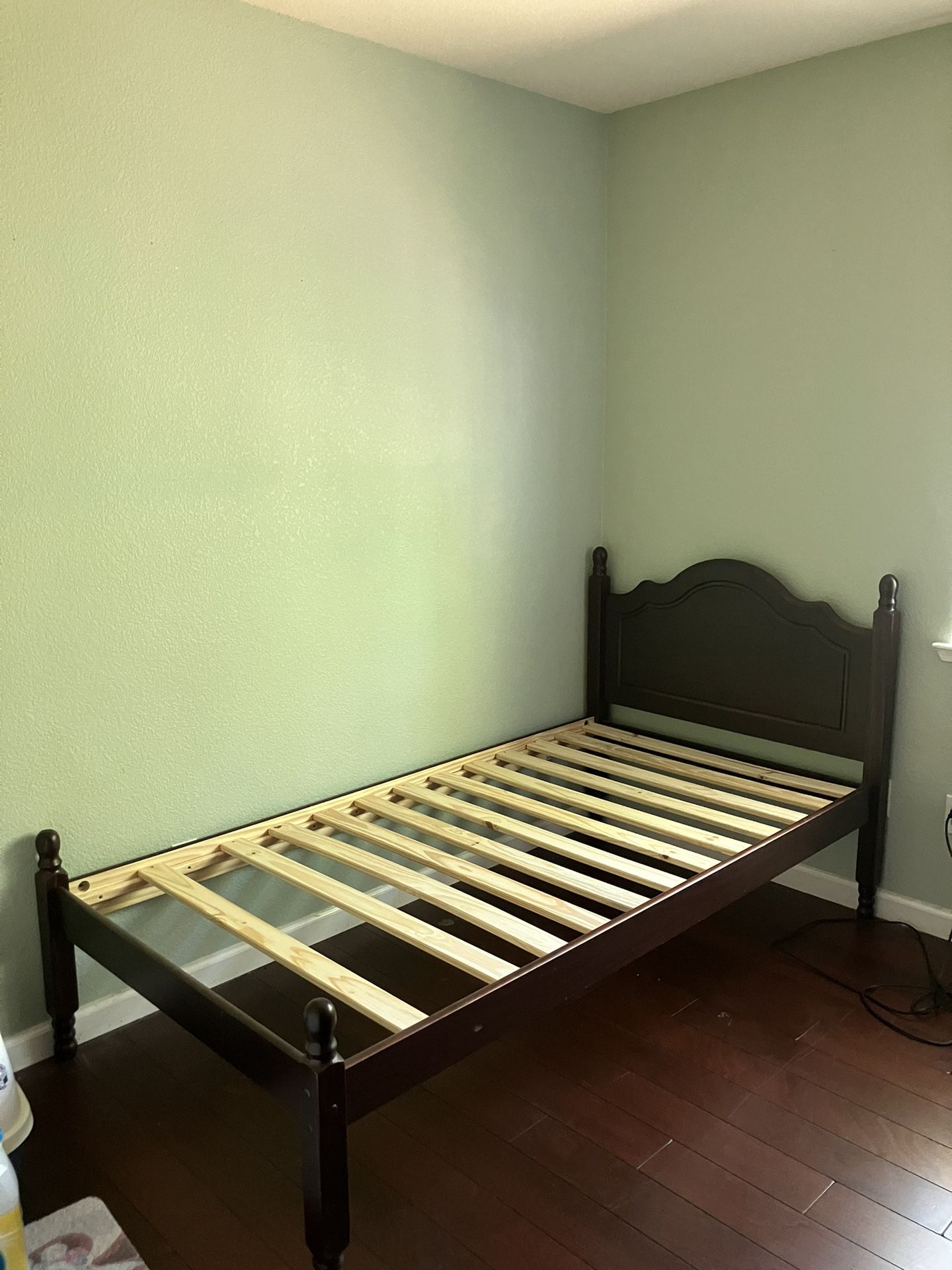 solid wood twin bed 